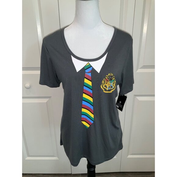 NWT Harry Potter Charcoal T-Shirt With Red Cape Size Large Warner Bros - Picture 1 of 3